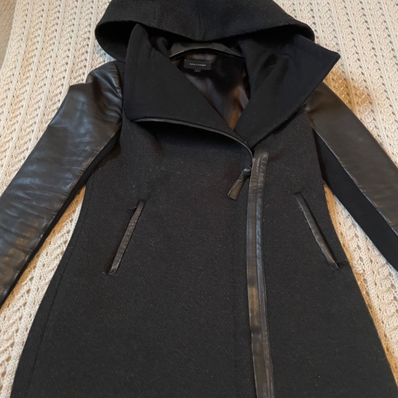 Women’s Coat - Picture 5 of 5
